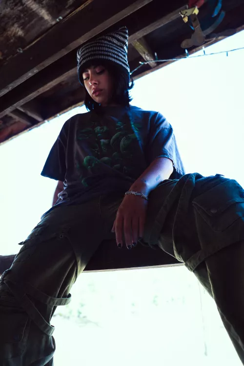 Is it normal to get cramps while posing for photos, asking for a friend