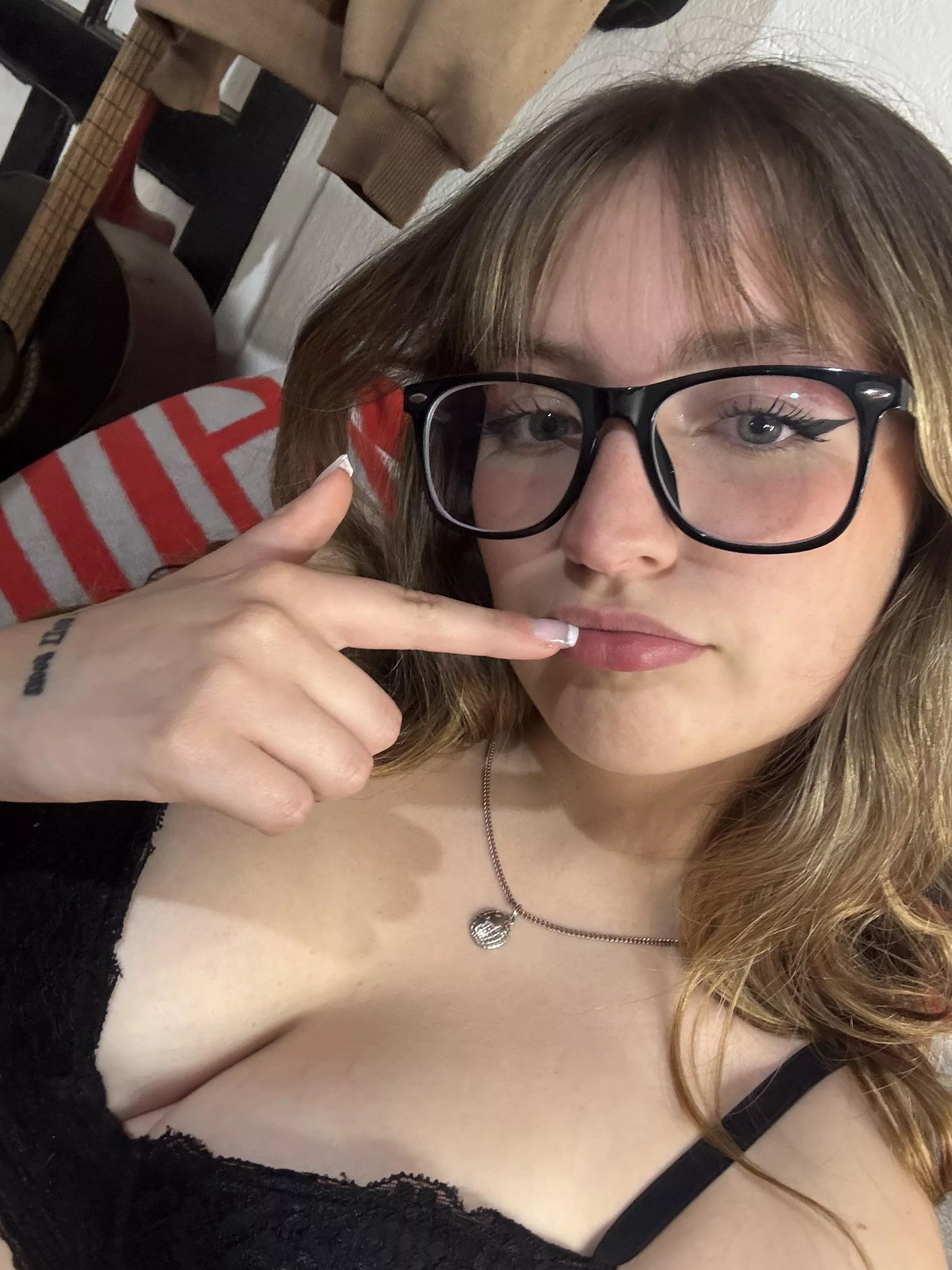 I've been very stressed today, a blowjob would help me 😔