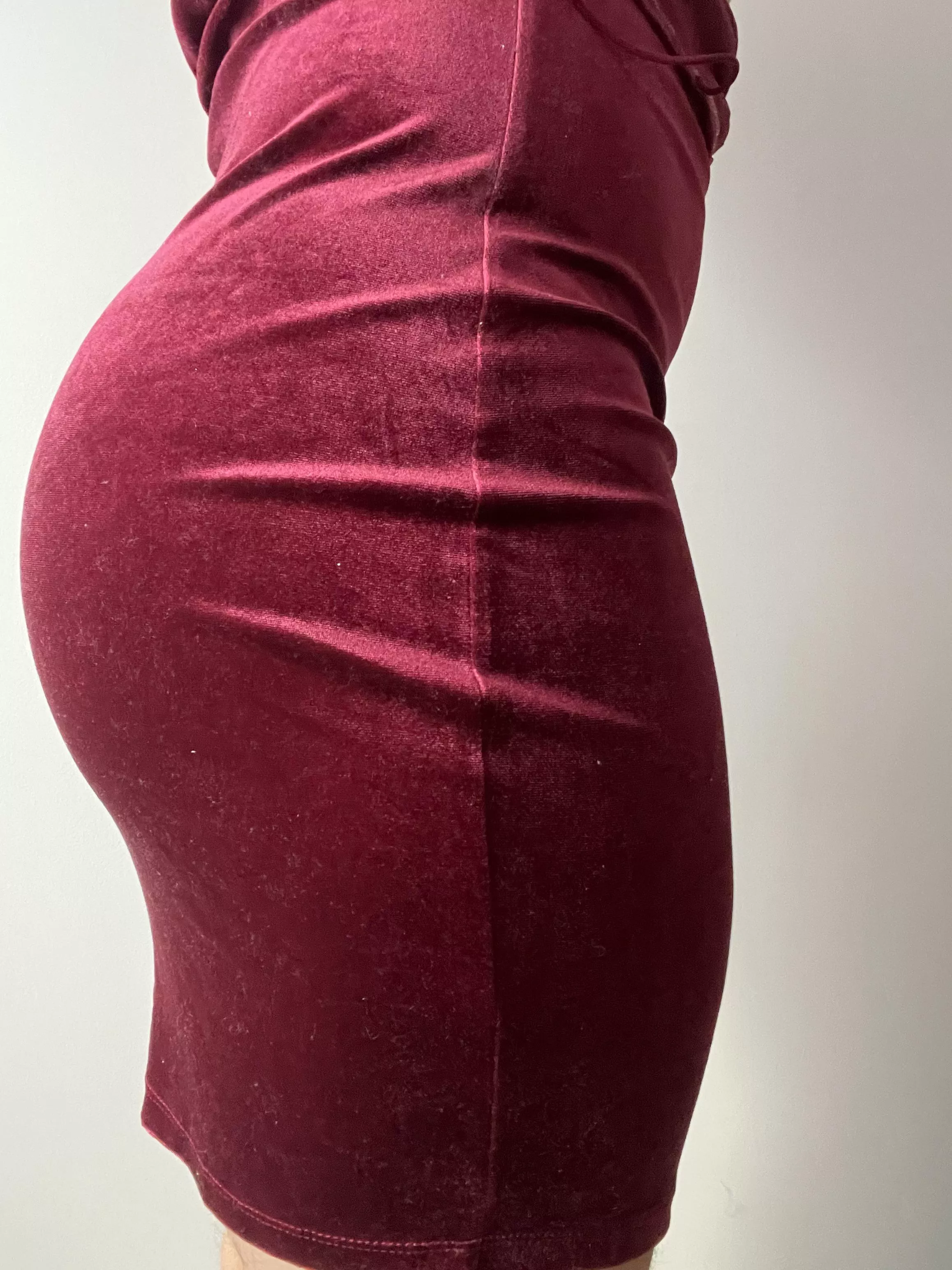 Loving my curves in these dress 🥰