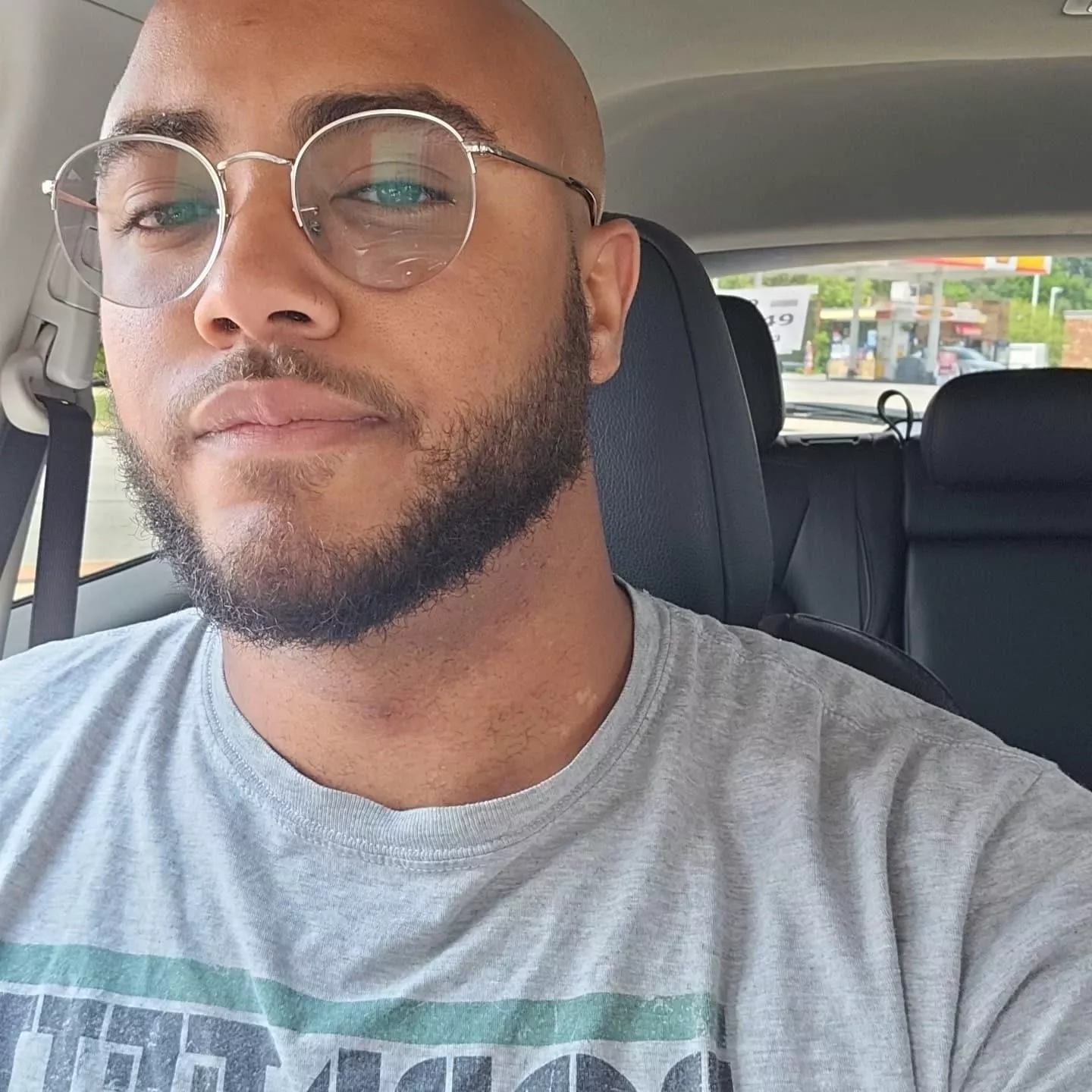 M4mf/f bull in the akron cleveland area looking for a ongoing sit