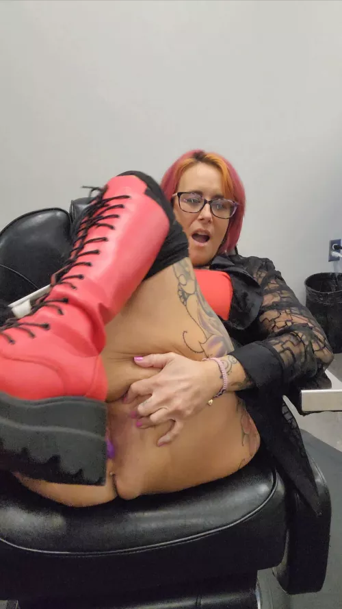 Masterbating between clients is my fav 😈