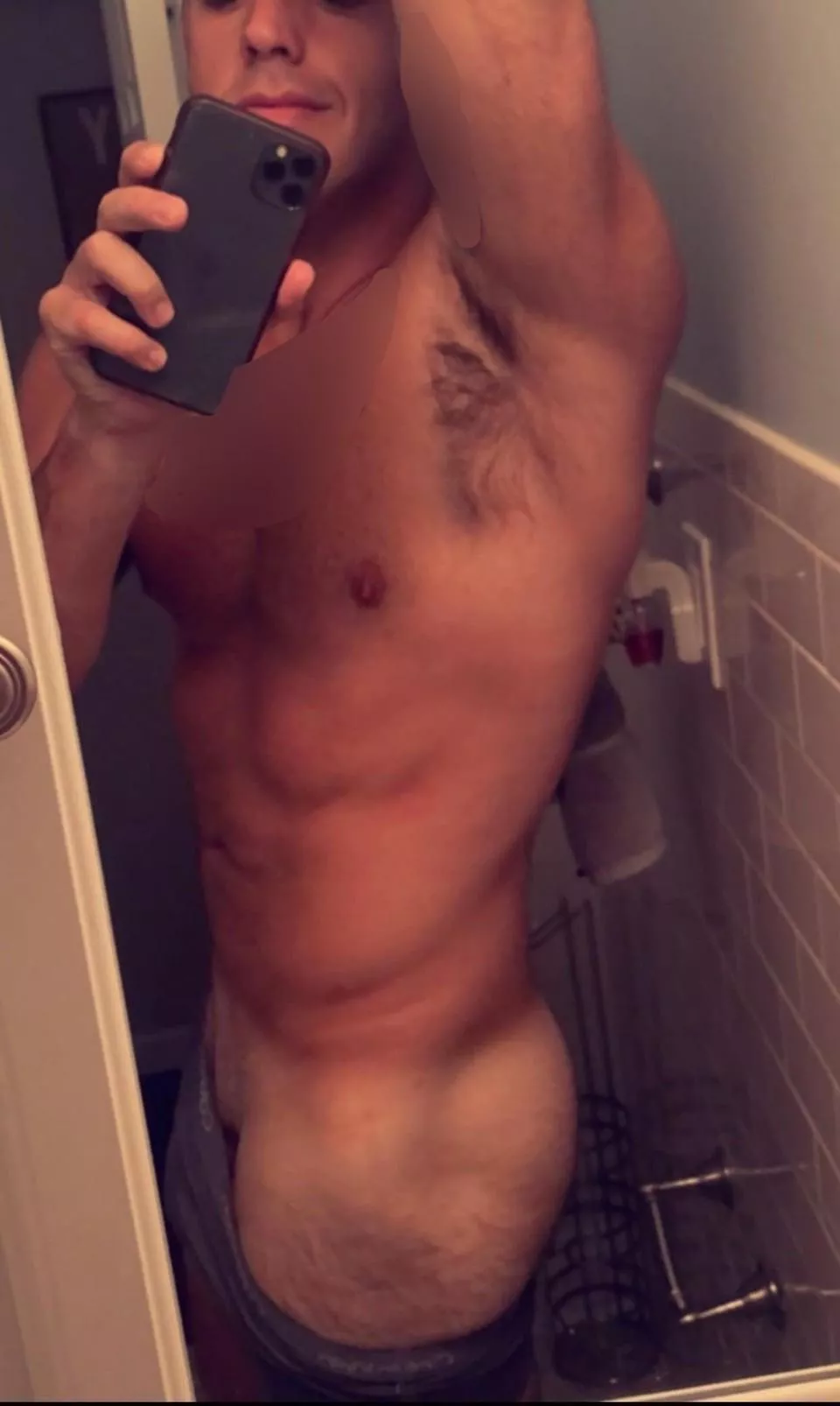 Meet me in the bathroom and let me breed you on the sink. 