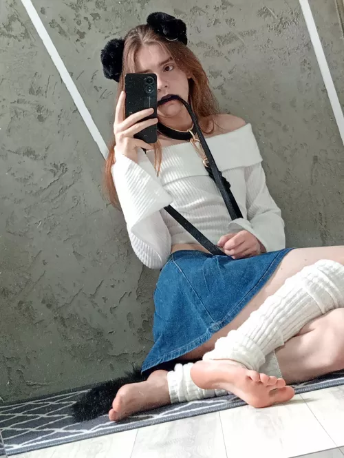 More selfies cuz idk what else to post TwT (plus paws!! :3)