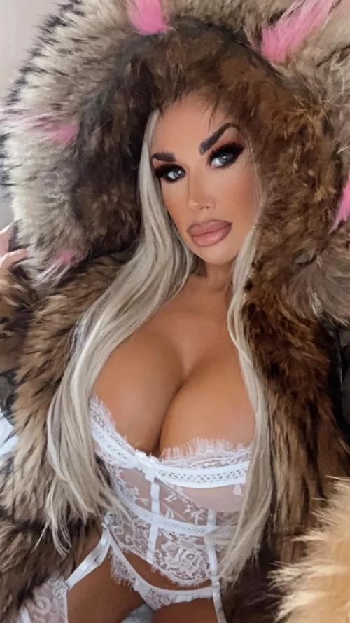 Morning boys. Who's cuming to me today? X