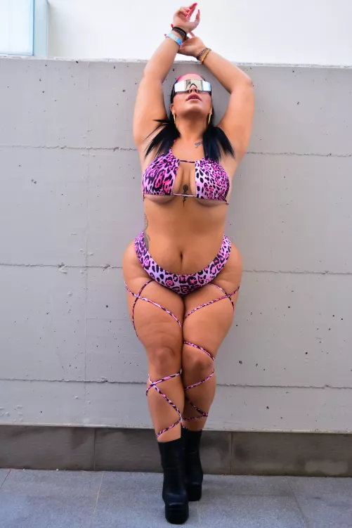 My holes are dreaming of a dick. Will you come to me?