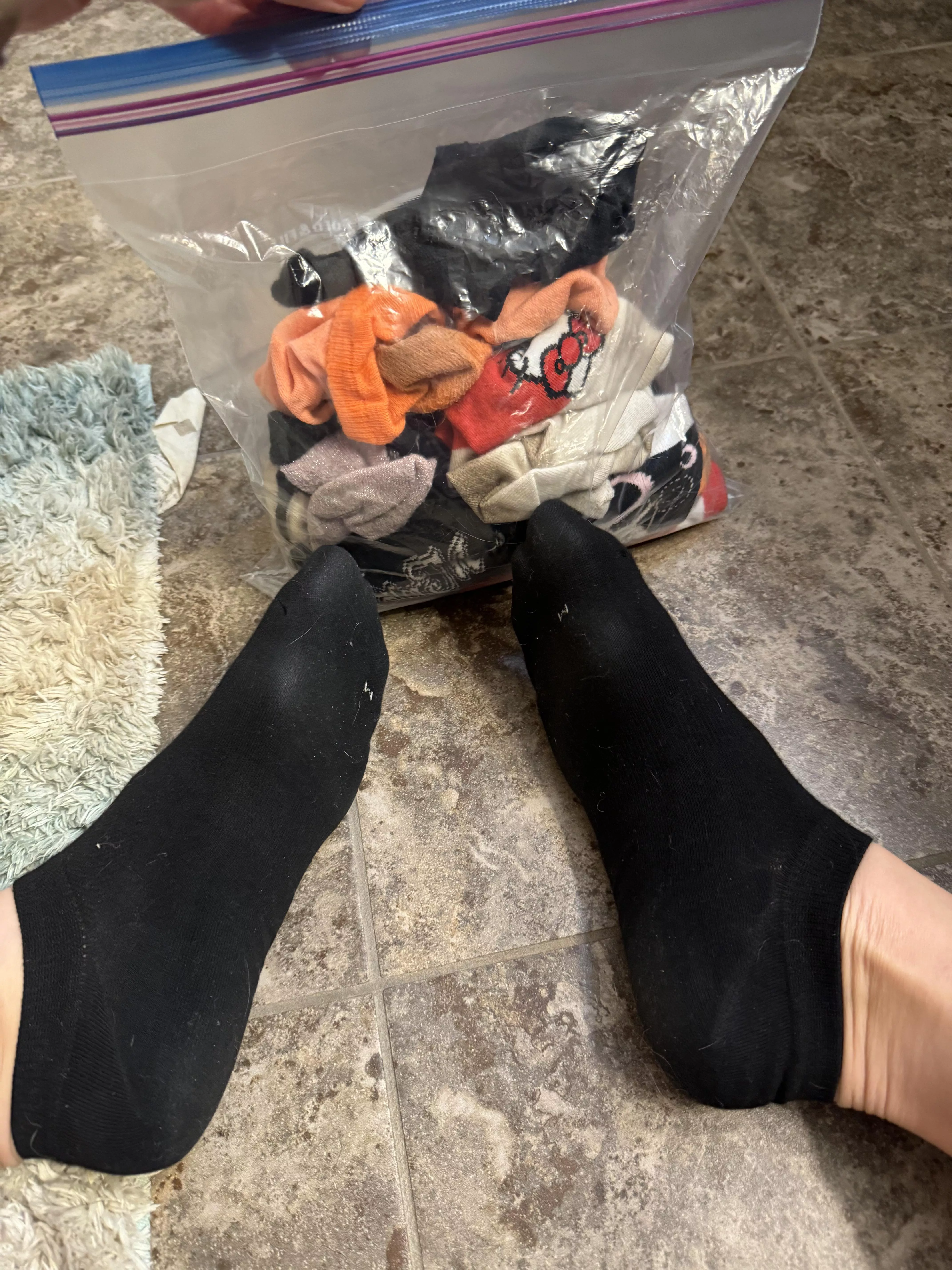 My husband is complaining that the stench is leaking from my sock bag 😂😂
