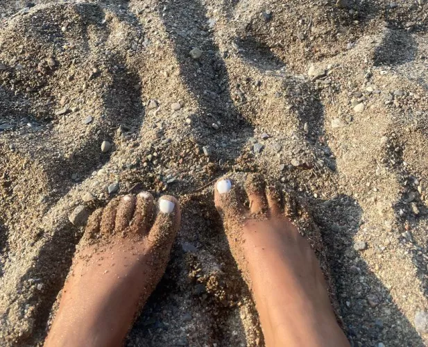 my sexy sandy toes, who wants more 💋😉