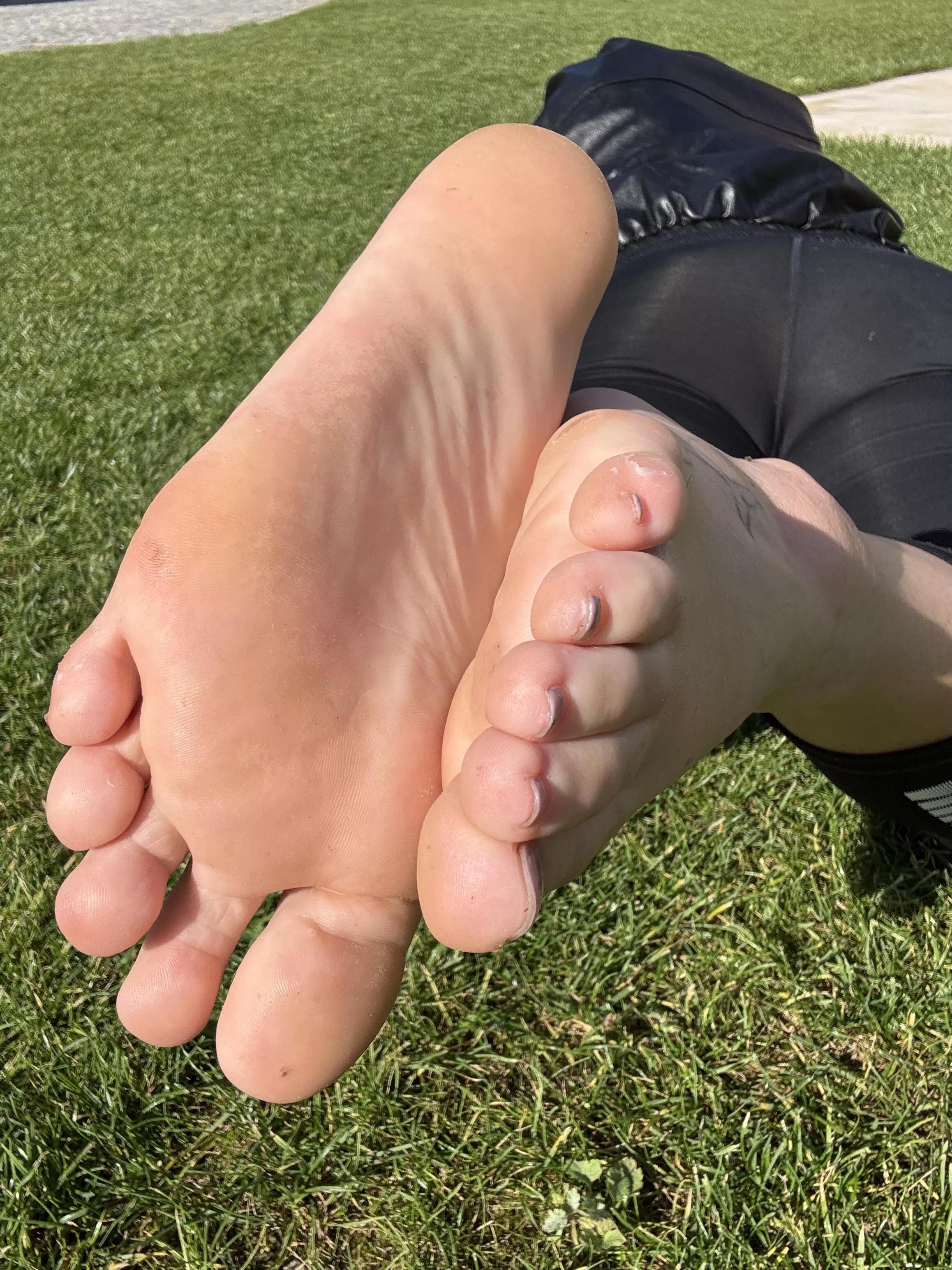 My toes deserve to be pampered, and I can already tell you’re the one to do it. How do you plan to earn the chance to be my foot servant? 🦶💋