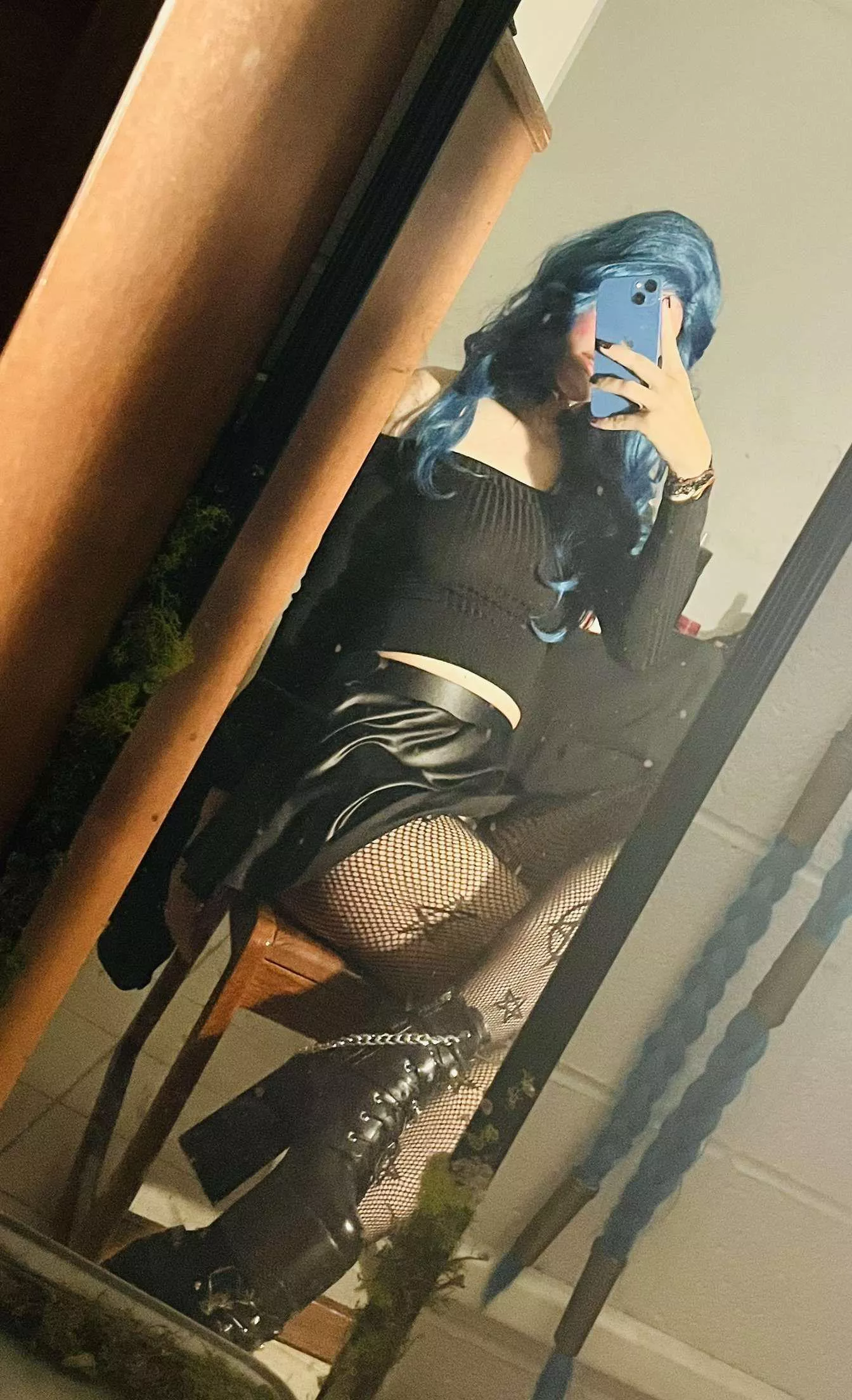 New outfit with my fav leather skirt. 