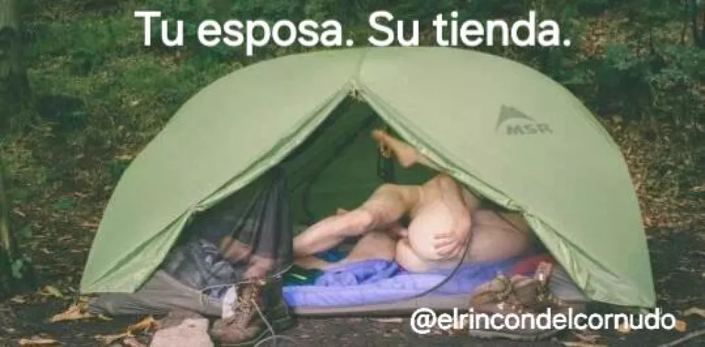 🤘 No hay nada como irme a pescar y al volver me encuentro a mi esposa así con el nudista que estaba cogiendo sol cerca de nuestra tienda. #talkiecornudo