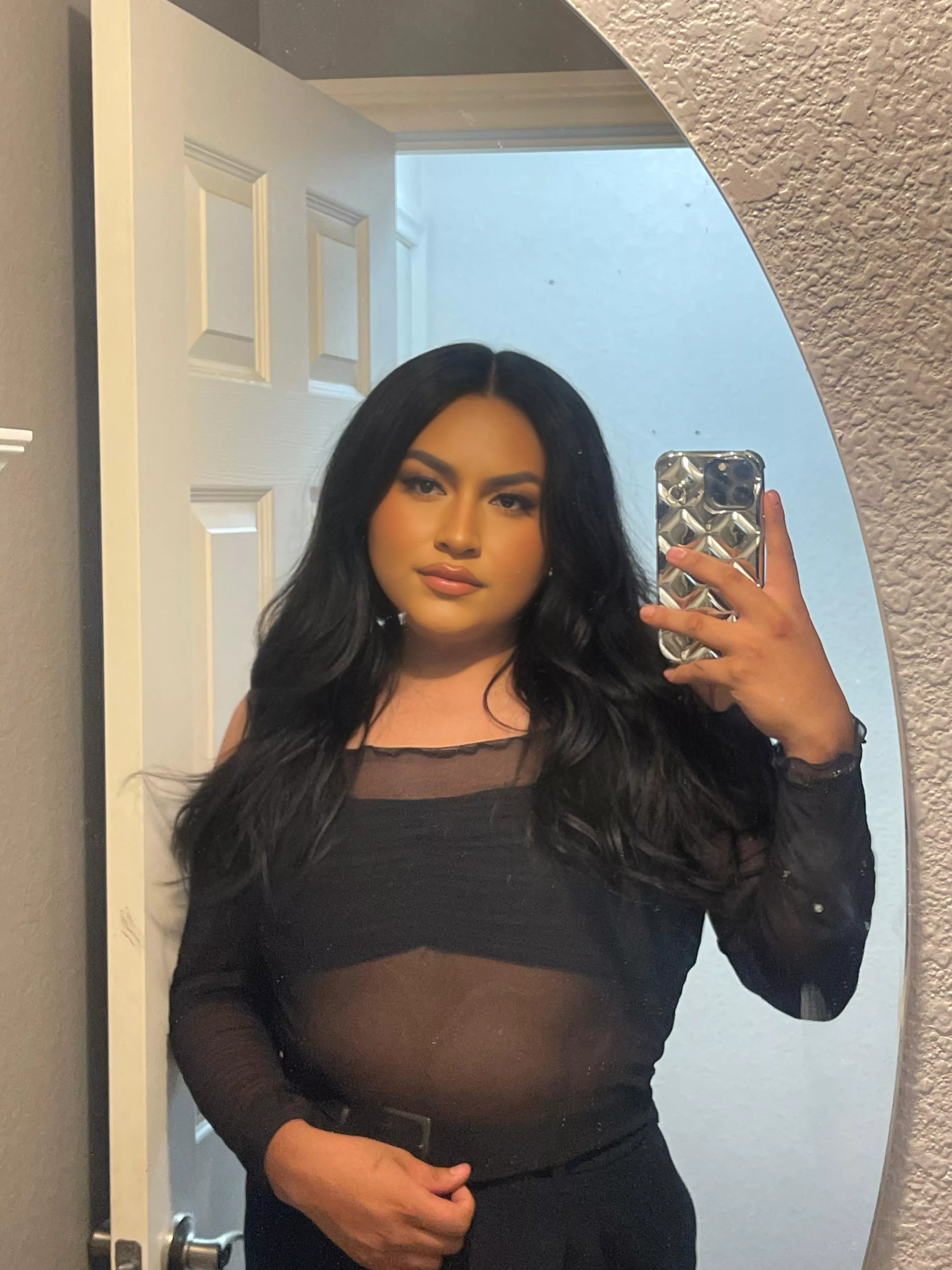 Non binary 4 male visting Sunday for a concert show me a good time after ! Have a face pic and a big dick 