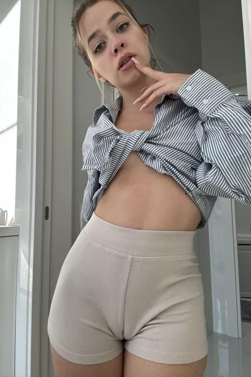 Oops a little Cameltoe showing