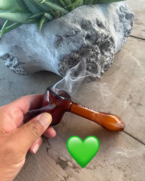 Pipe, Papers or Bong? Read comment