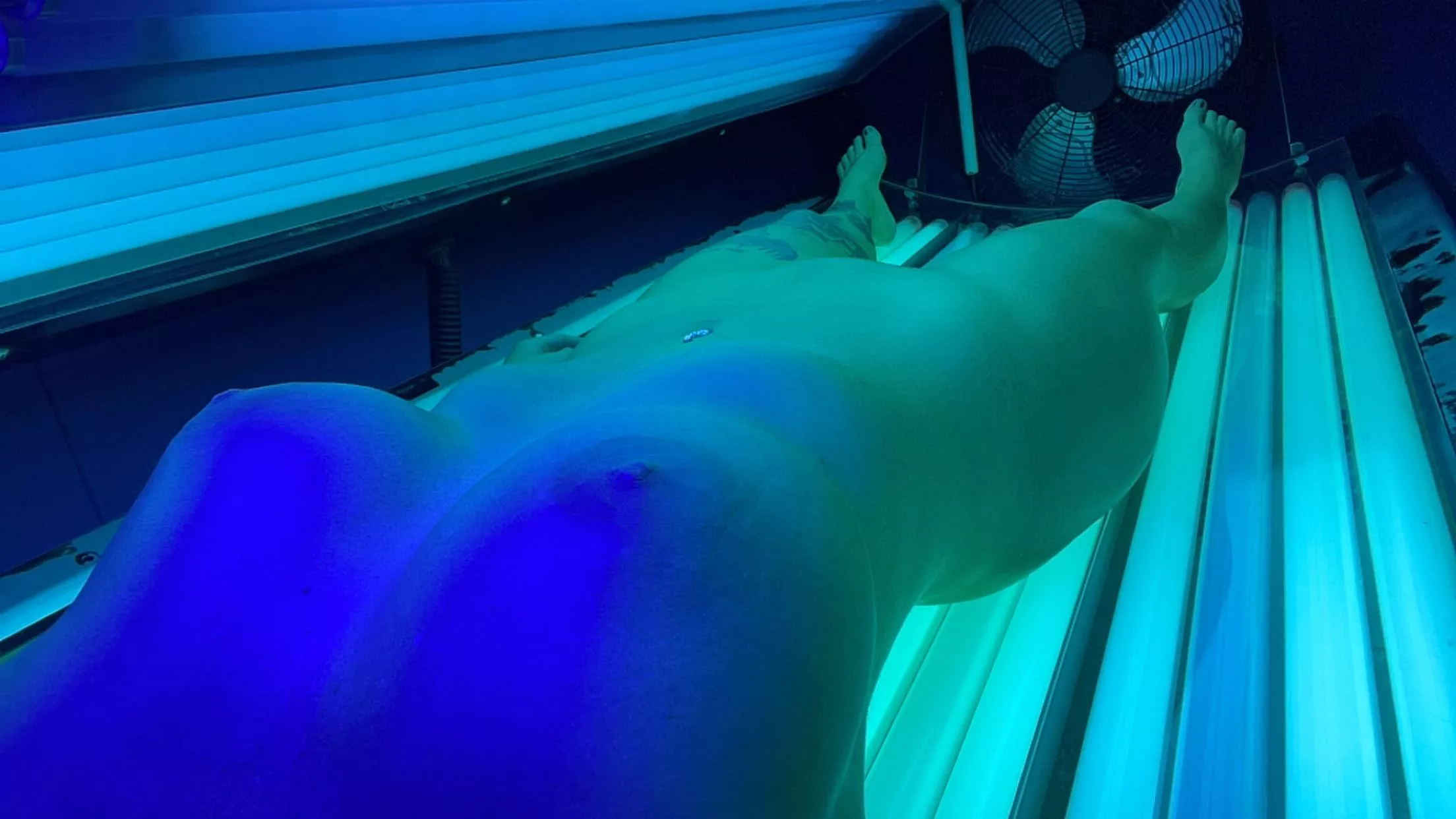 Quickie in the tanning bed?