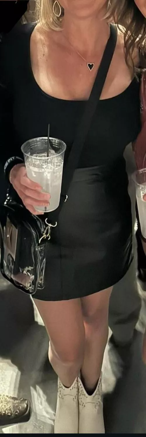 Rapid City / South Dakota / Black Hills / Initials AR / Blonde hair /Huge fake tits / 40’s / 2010-Current 