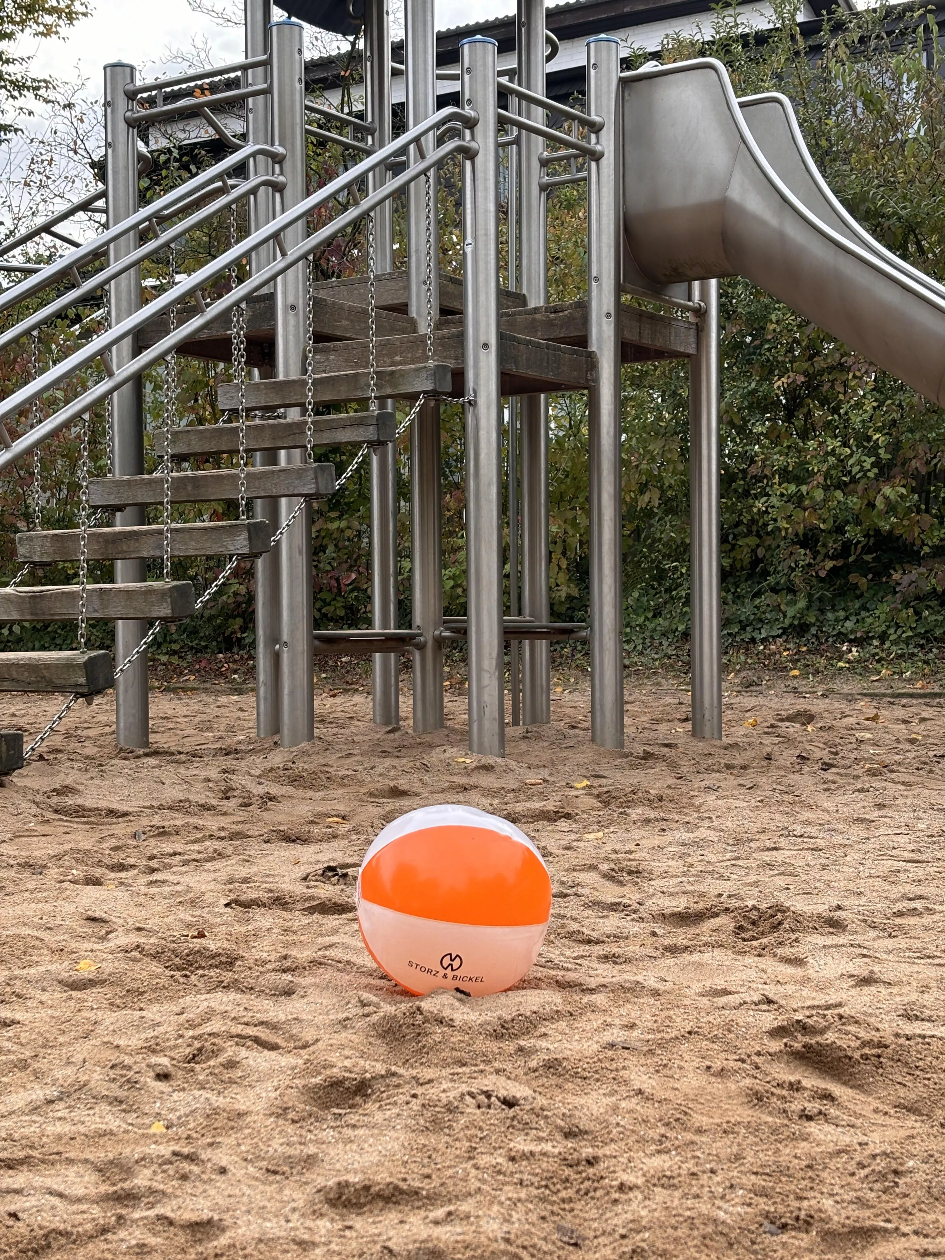 Seeing some kids and their parents play with a S&B ball on the playground is my kind of humour 