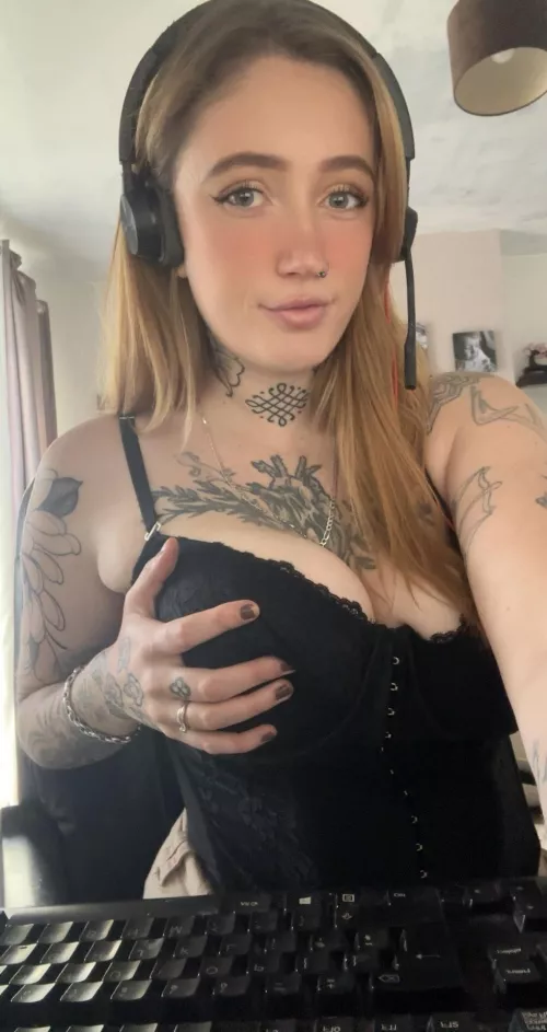 Sexiest call centre adviser you’ll ever see 