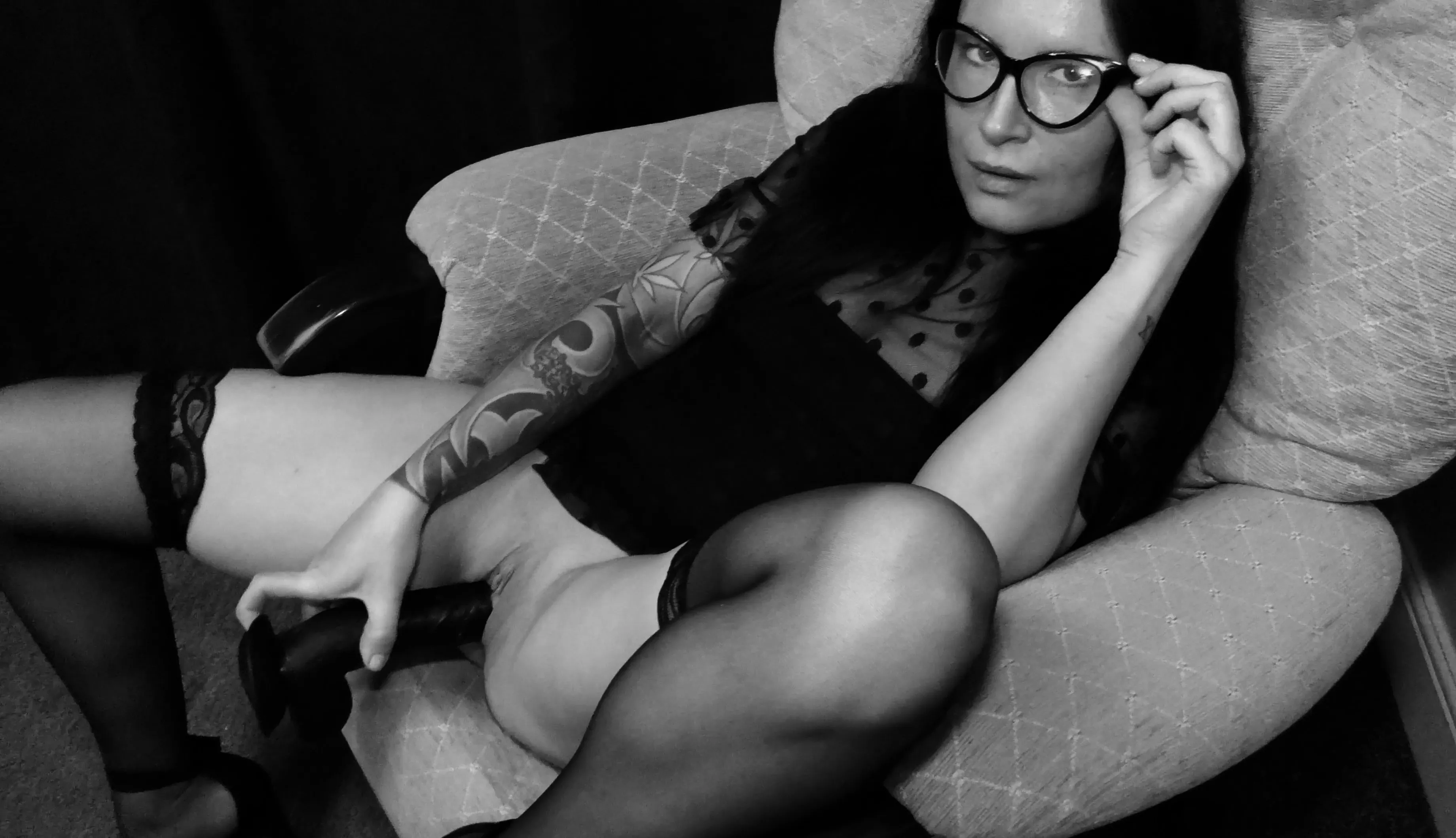 Sexy milf getting fun in armchair 