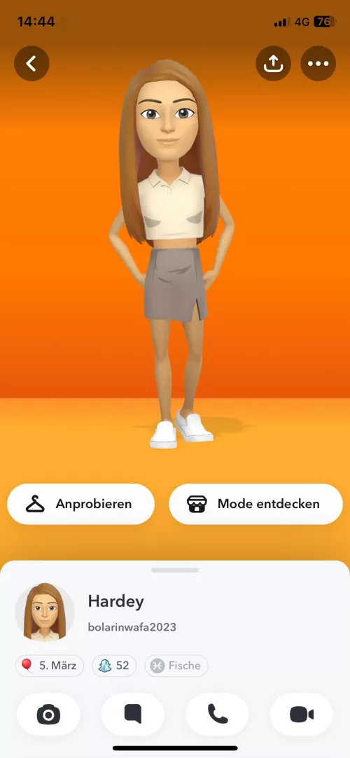 She sends nudes for free