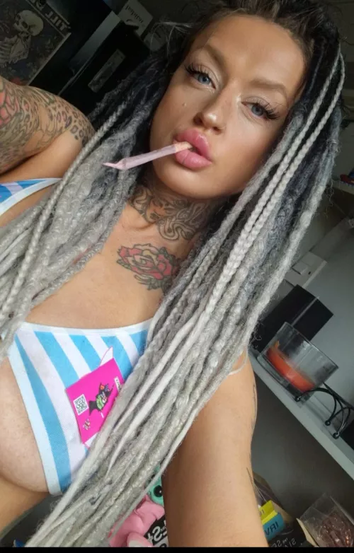 Smoking weed turns me proper slutty