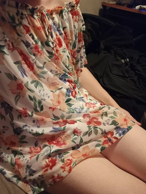 Sorry I'm lacking the festive dead look. 🎃 I never got the memo.. Transfem with an open inbox 