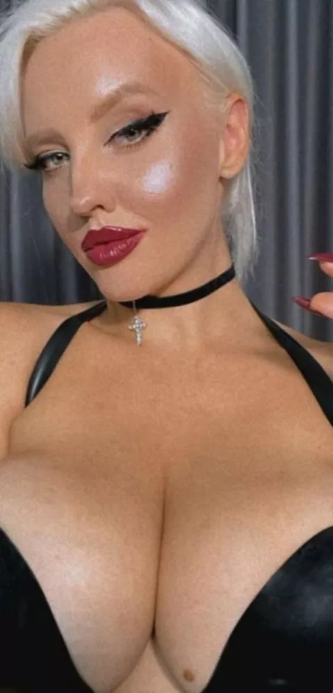 Such tiny clit needs a owner like me 