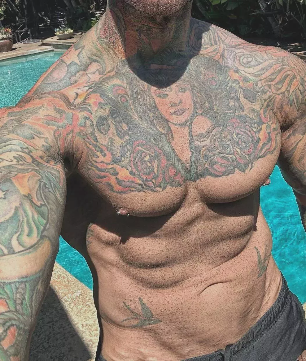 Tatted latino muscle for you to service.
