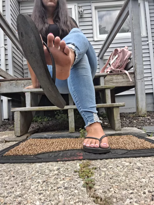 Tell me why black old navy flip flops are your favorite 💋