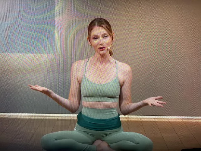 The smokeshow that is Anna Greenberg 