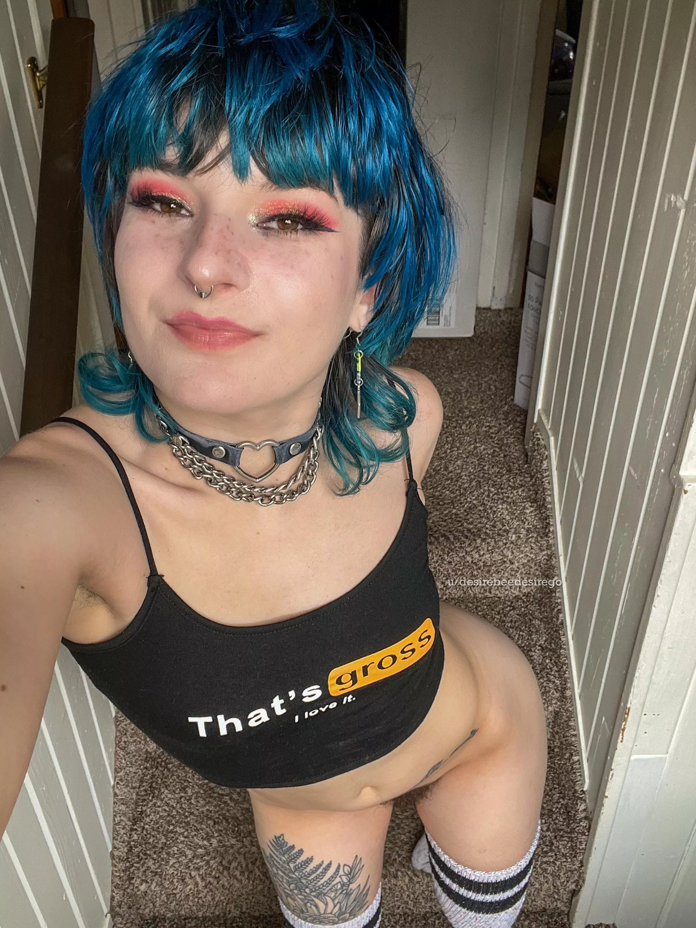 This crop top and collar combo is totally perfect for me 💙