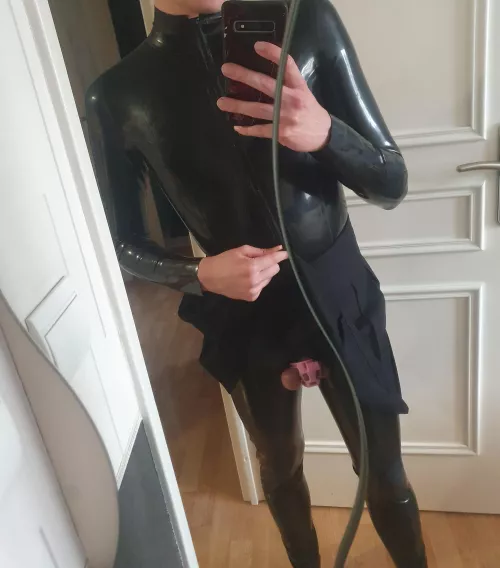 Un petit quelque chose sous la jupe ^^