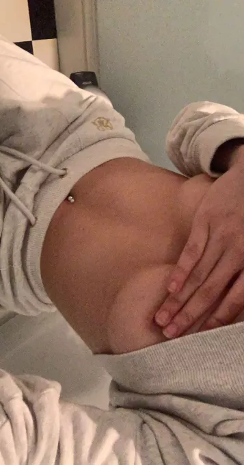 vill du att jag tar bort handen min?