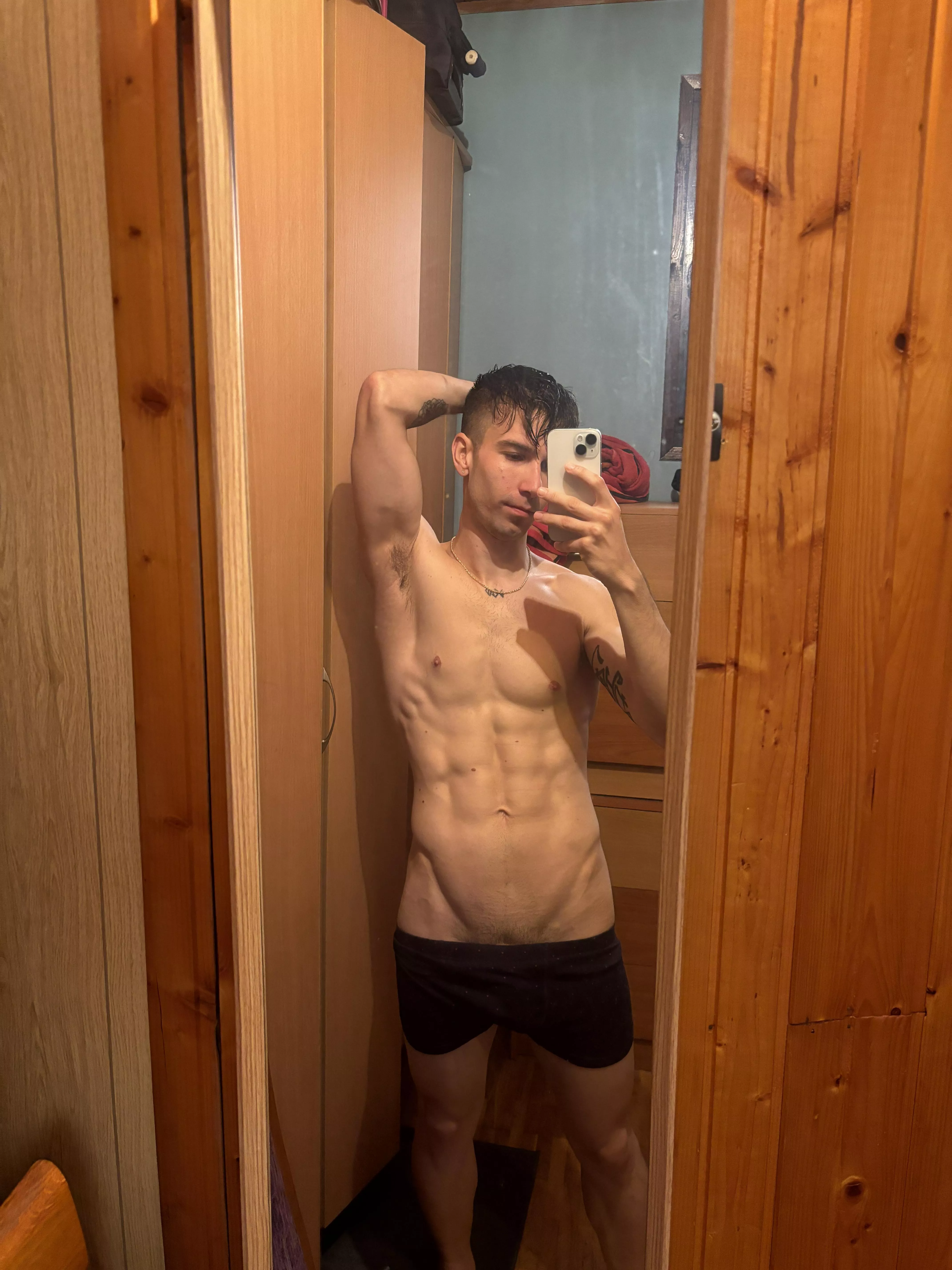 Wanna lick my smooth body?😛