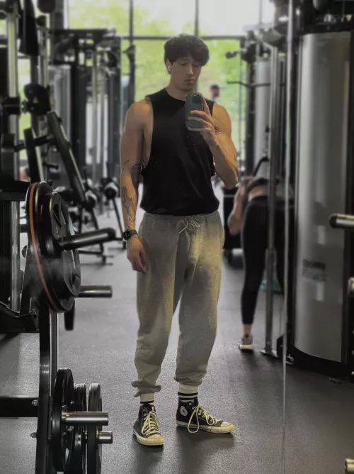 Went to the gym in gray sweats