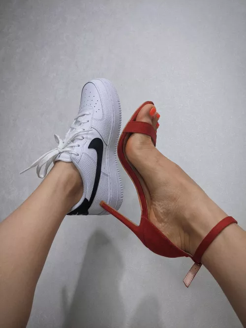 Which you choose,high heels or sneakers? 