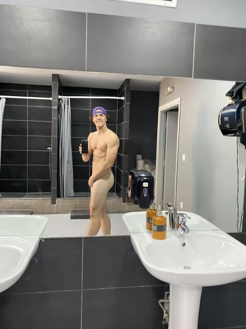 Who can guess my new fetish😈😈