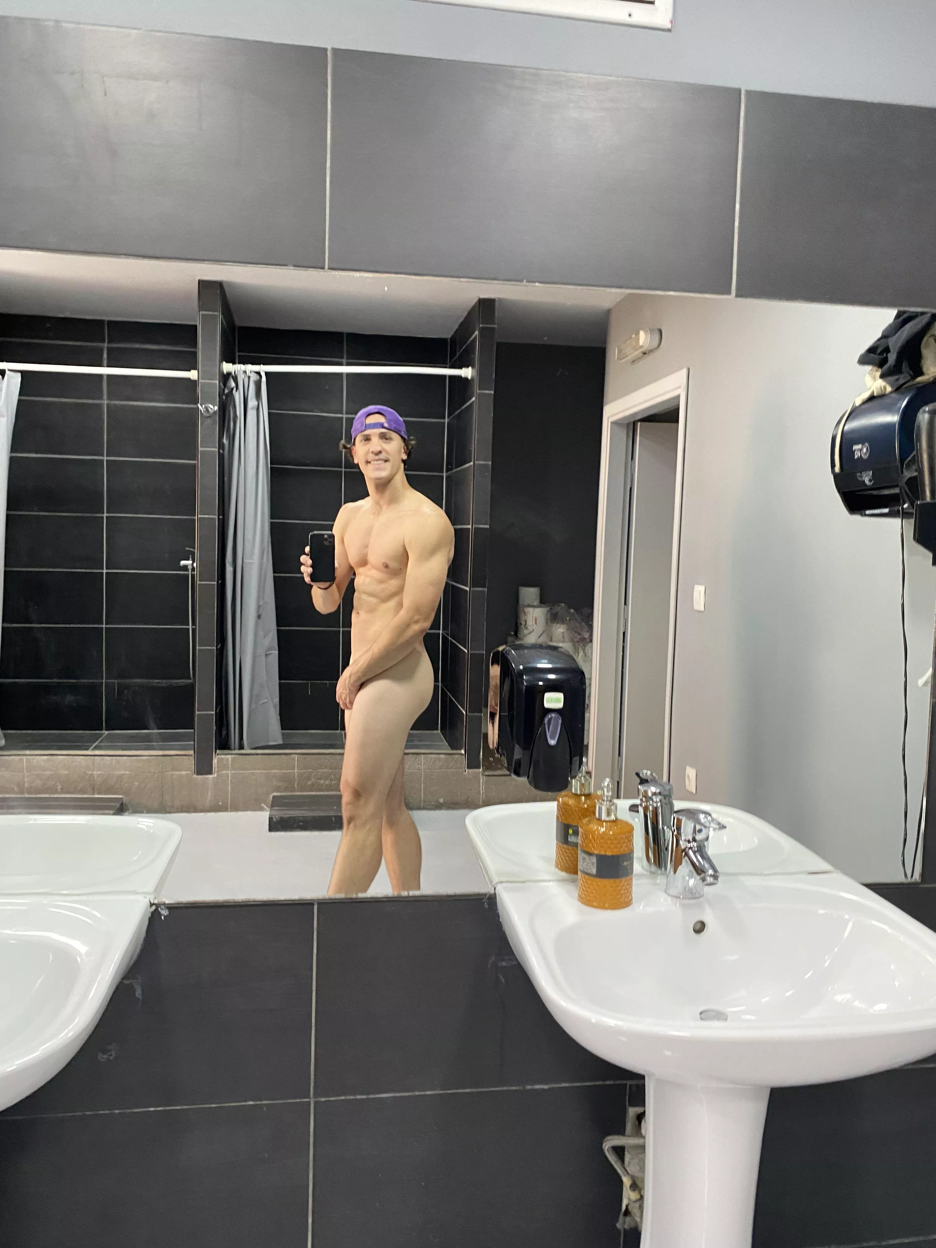 Who can guess my new fetish😈😈