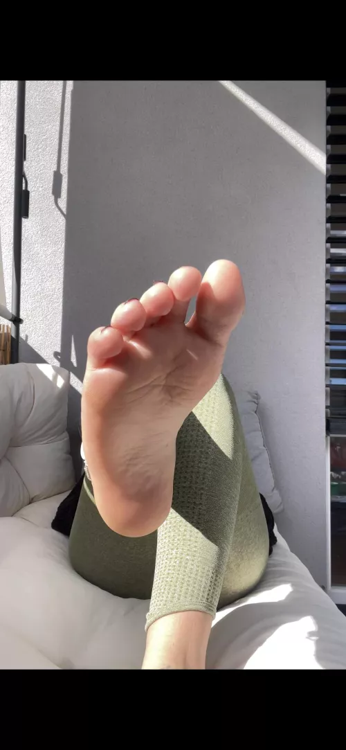 Who cleans my feet? 👣👅😈