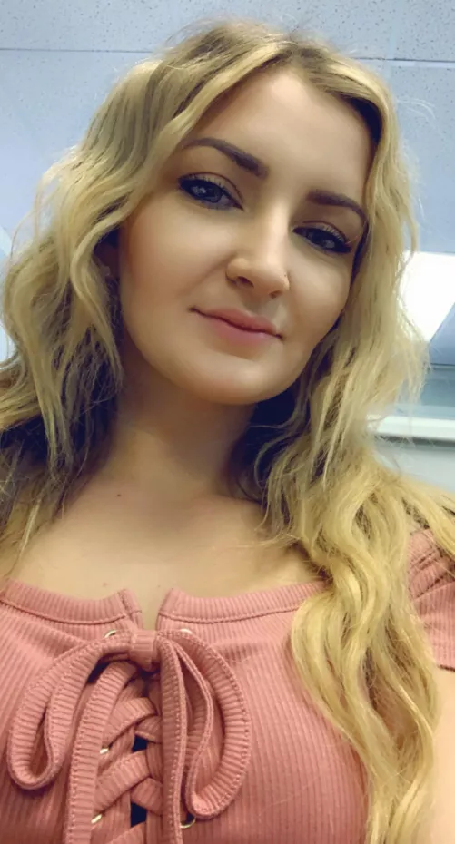 Who wants to cash app me for a pack of ciggies 