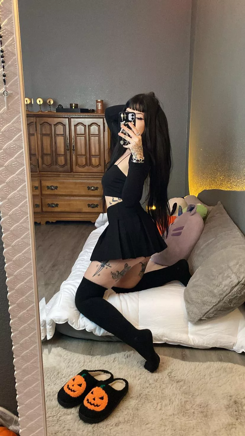 who’s gonna be a good little beta and obey me today ? 