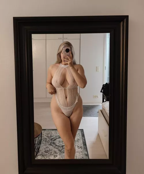  Would you jerk off to me?