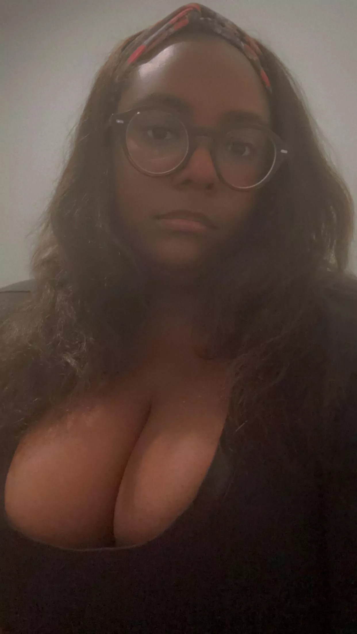 You don’t deserve to look on a goddess like me. Better pay up ✨💵