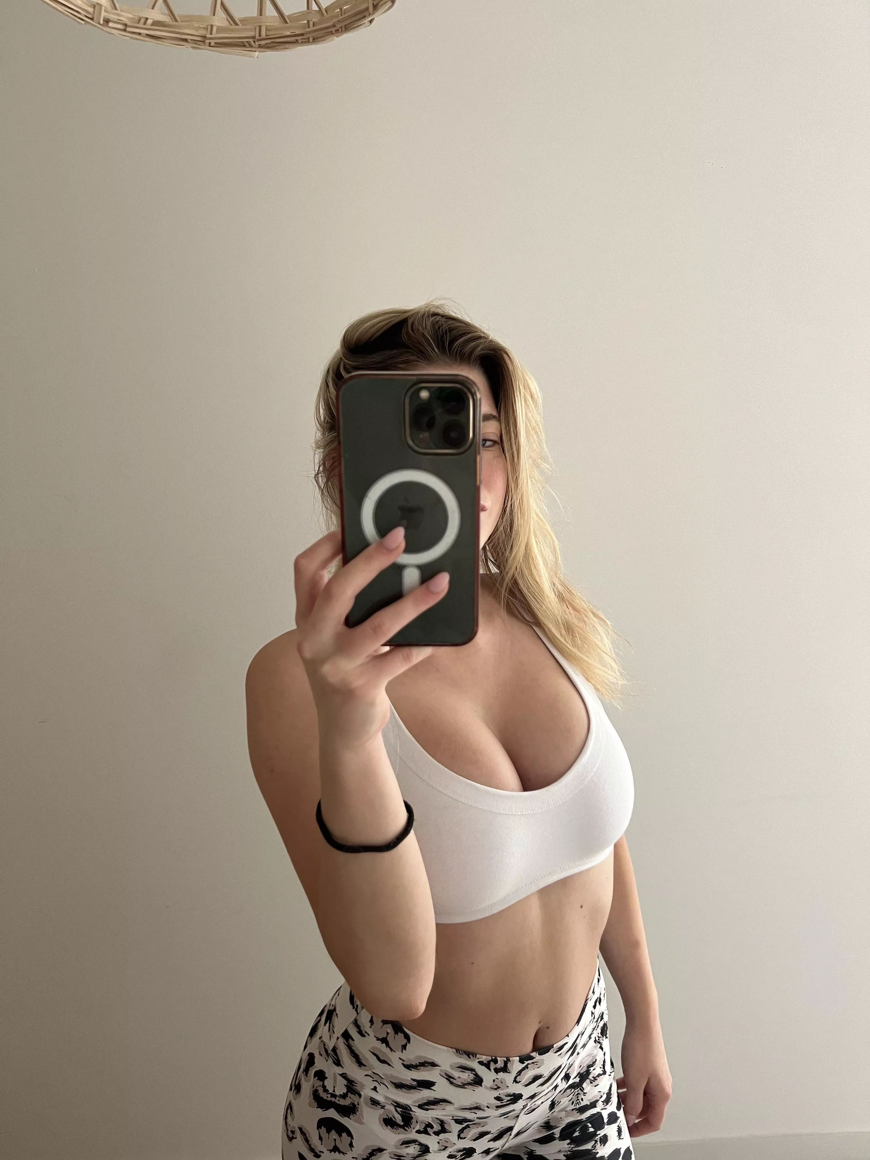 You get 5mins with me. Am I riding or sucking?