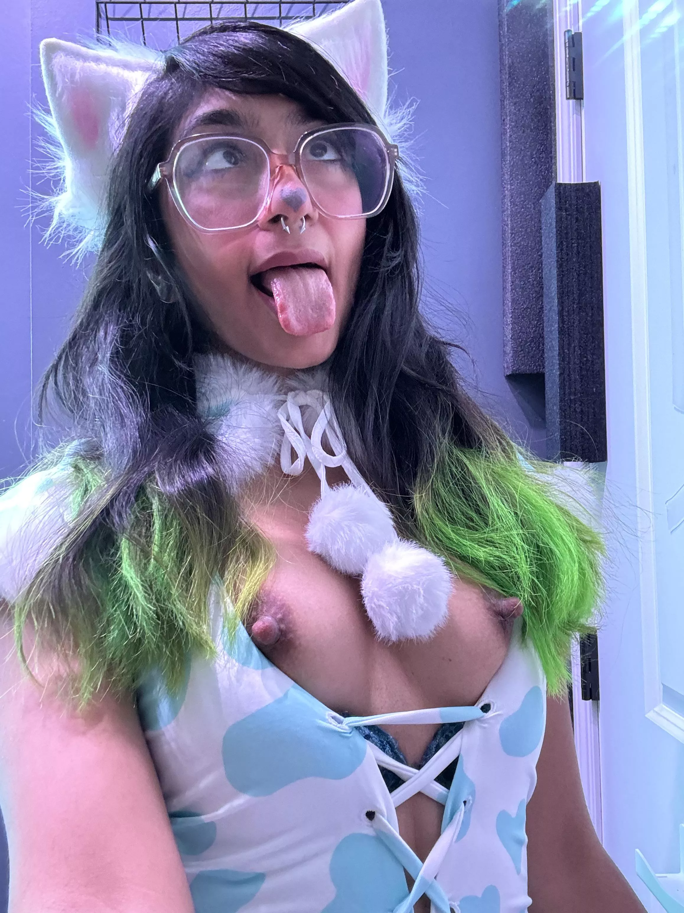 Your good little hucow slut is waiting for your load 