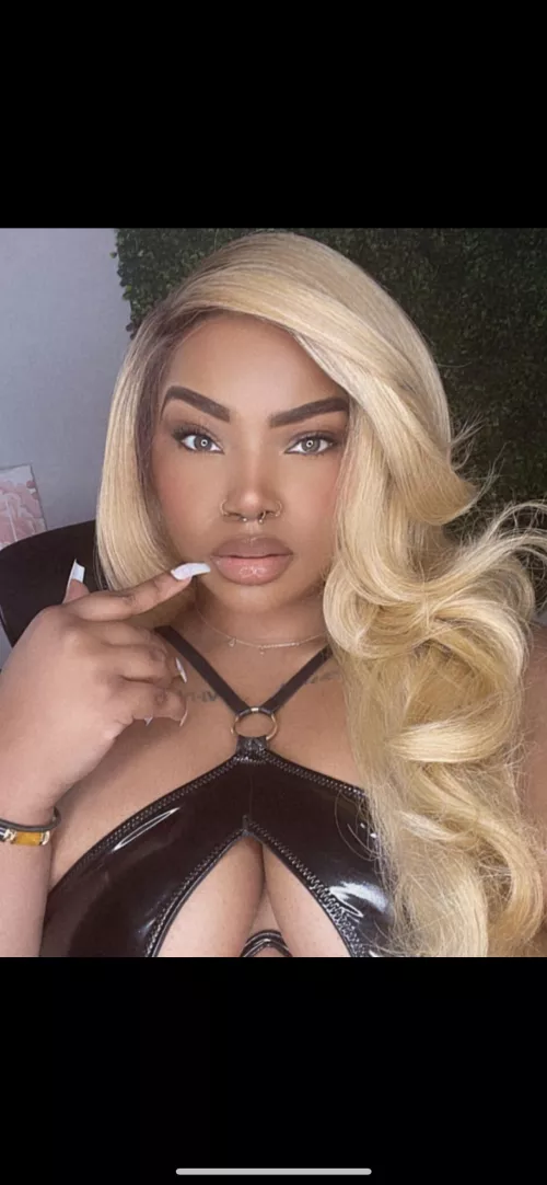 You're hooked on spoiling me. I'm hooked on being spoiled. Let's feed our addiction 🤑