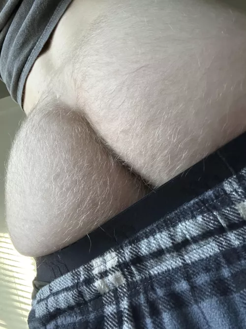 [18] my ass needs some attention… 