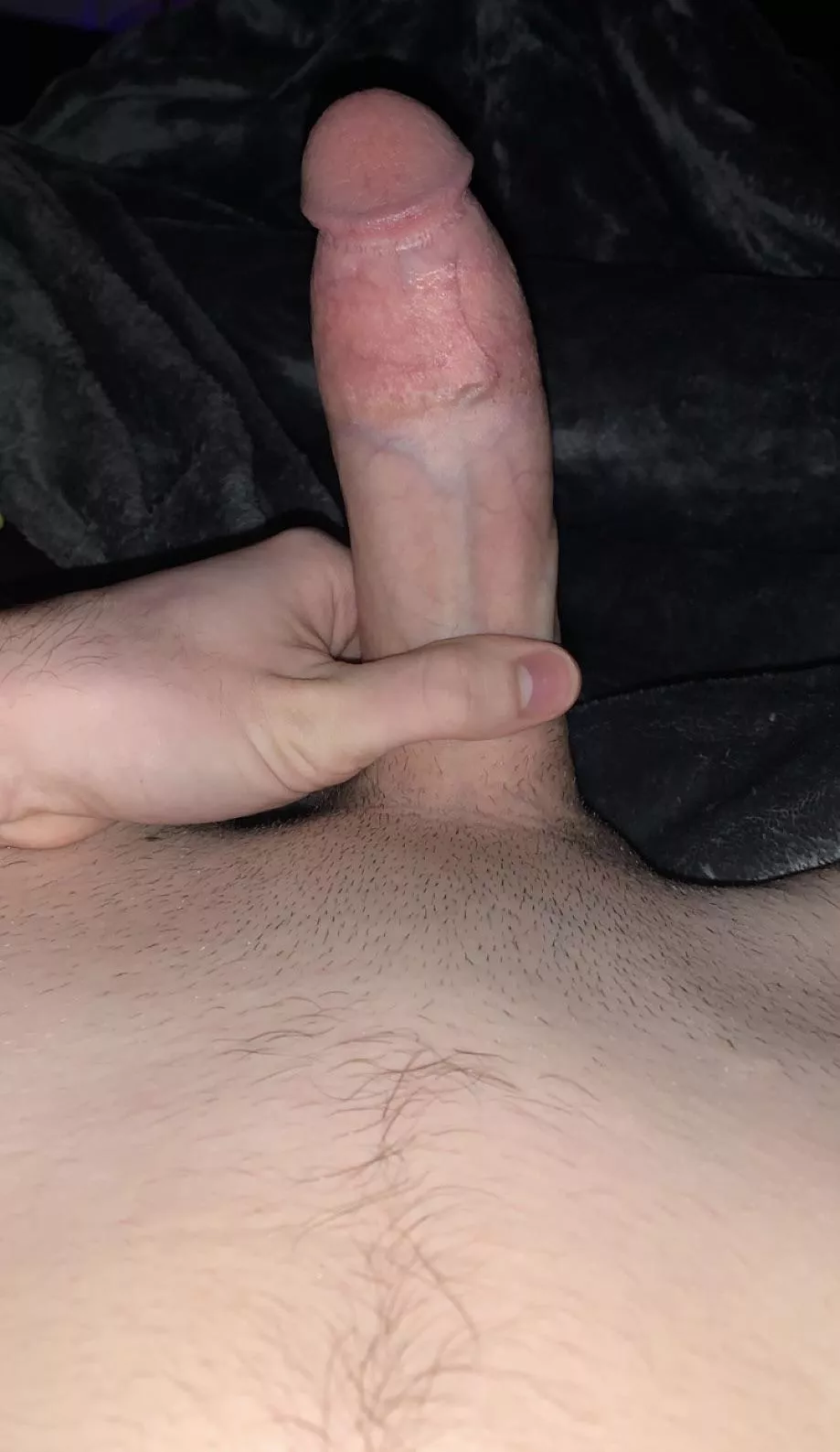 [19] looking to fuck slim bottoms that can travel and do carplay