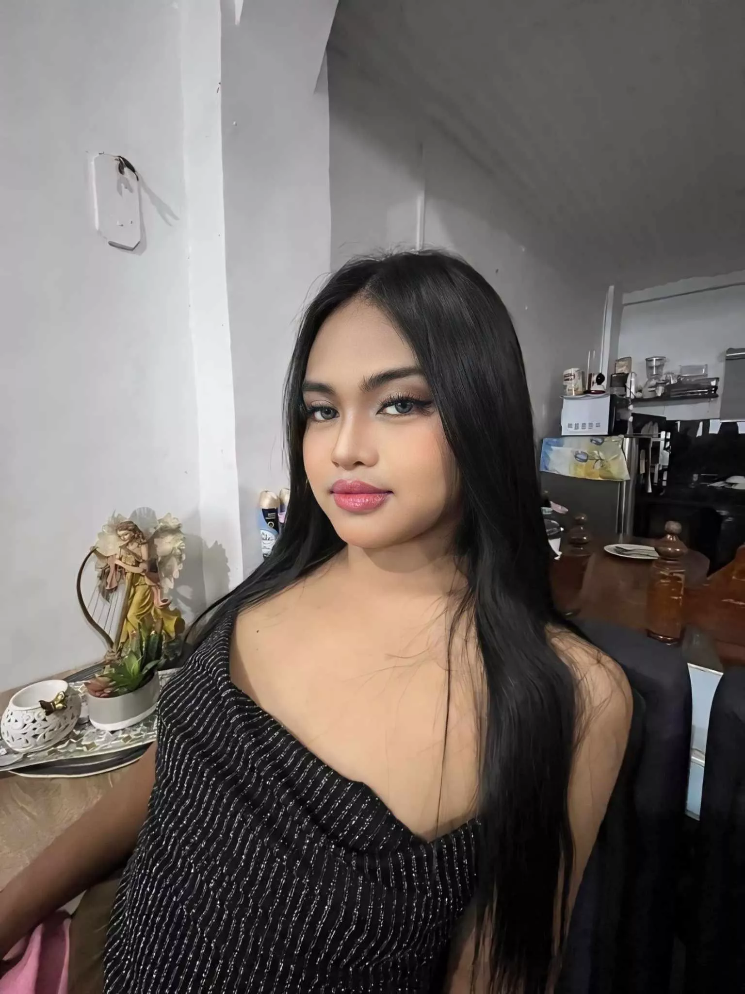 19F, looking for buyers i can verify. sexting, nudes, custom contents, video call, GFE, etc. are available. hmu for menu 🔥🥵