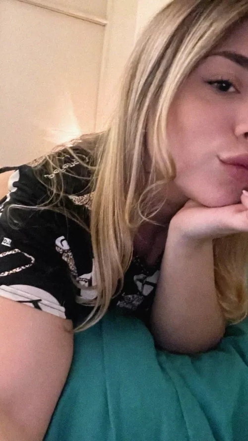 22 [F] your favorite meal served in bed