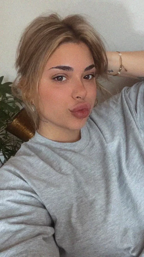 22 [F4M] Just me, a bit lonely, and longing for someone to take the lead. Who’s up?